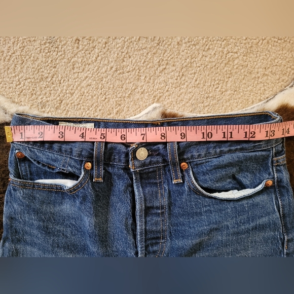 Dark Wash Levi's Wedgie Jean - Picture 4 of 5